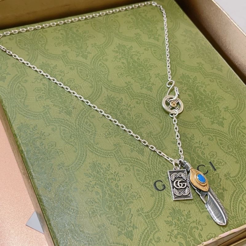 G*u*i necklaces
